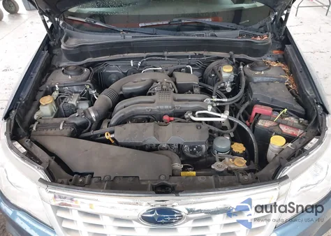 2011 Subaru Forester 2.5X Touring z USA, uszkodzony, nr VIN JF2SHAHC9BH743493